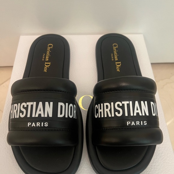 Dior every D slide - Picture 1 of 9